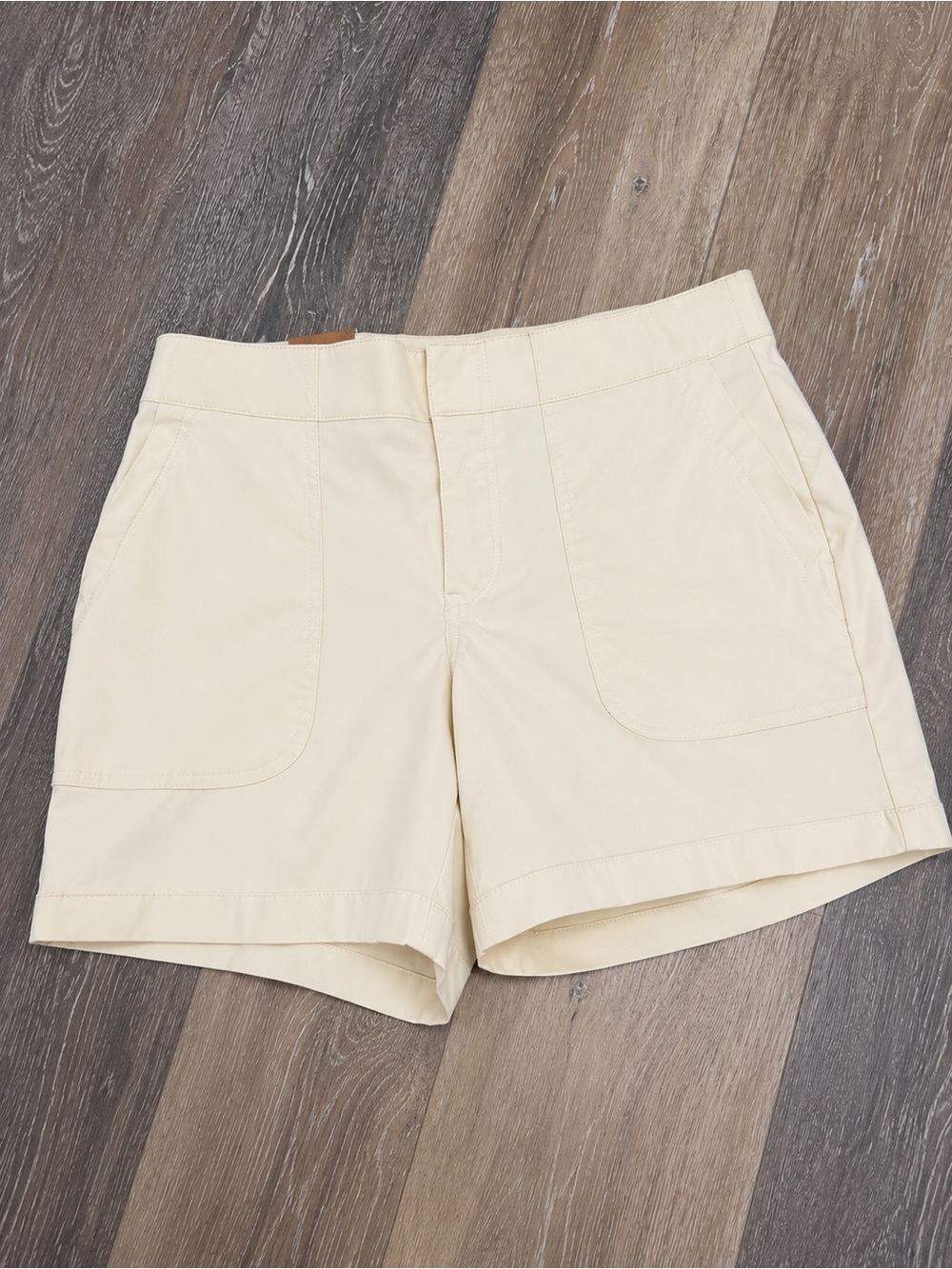 Eddie Bauer Women's Cream Casual Patch-Pocket Shorts